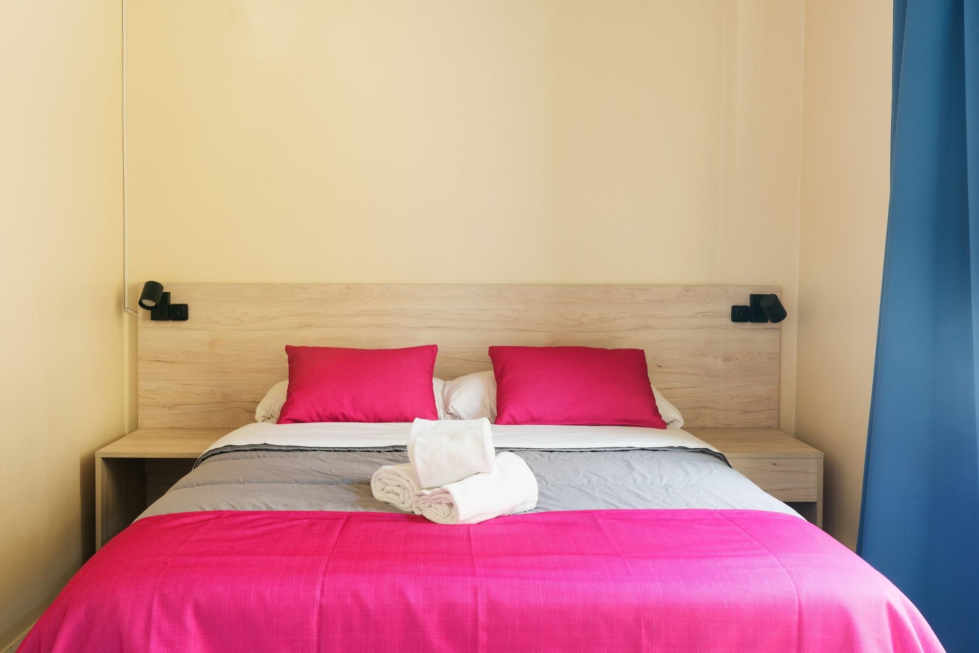 Red Nest Hostel Valensiya Dış mekan fotoğraf