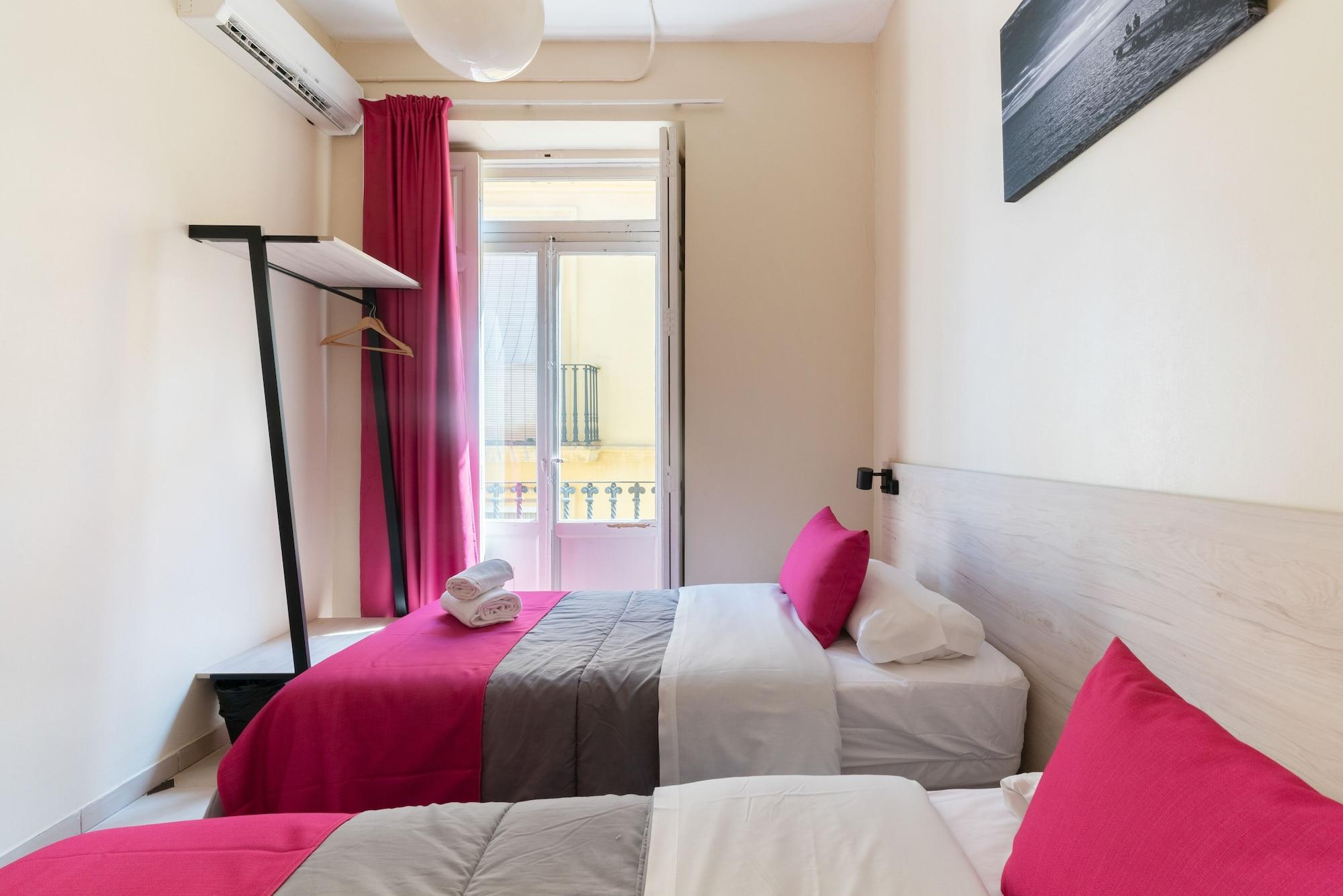 Red Nest Hostel Valensiya Dış mekan fotoğraf