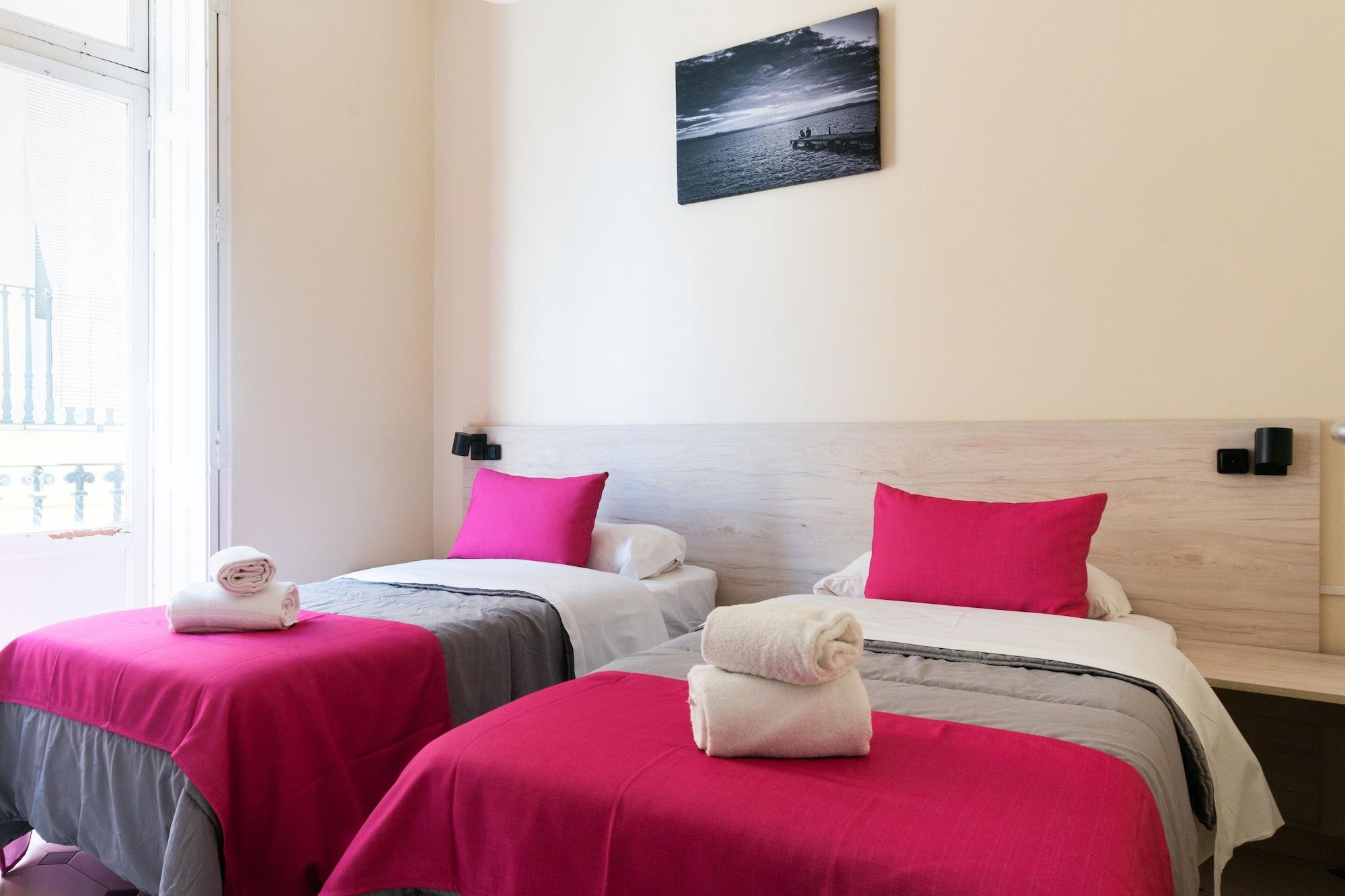 Red Nest Hostel Valensiya Dış mekan fotoğraf