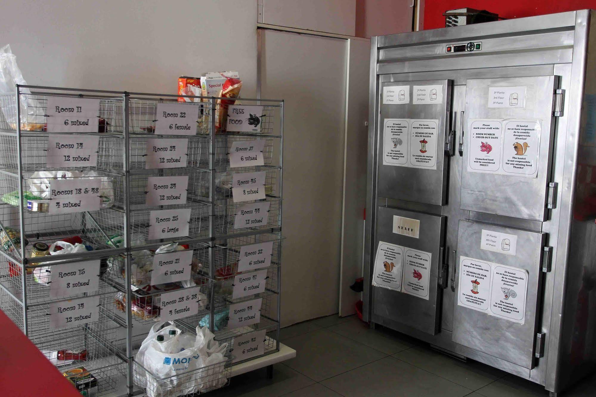 Red Nest Hostel Valensiya Dış mekan fotoğraf
