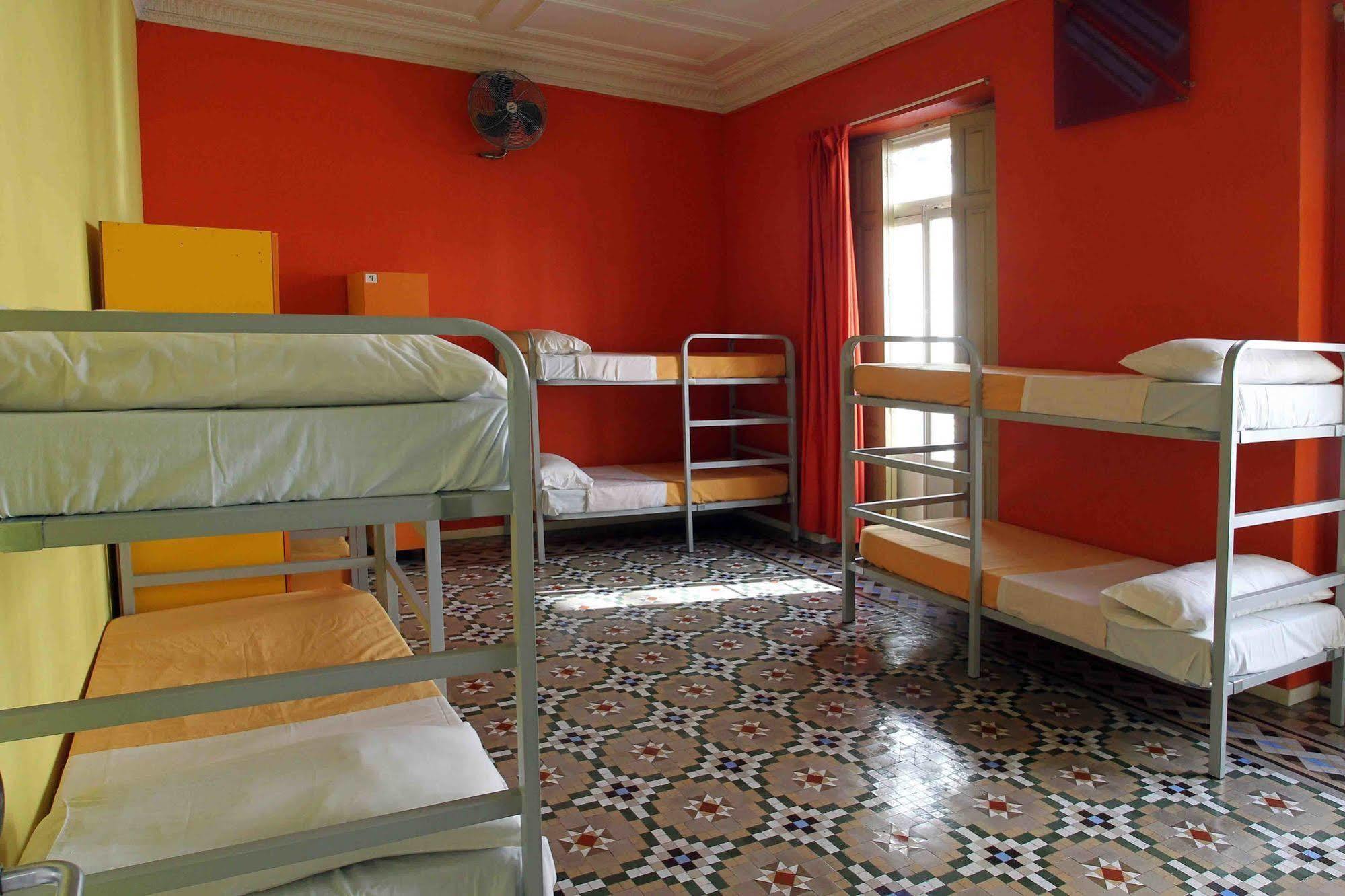 Red Nest Hostel Valensiya Dış mekan fotoğraf