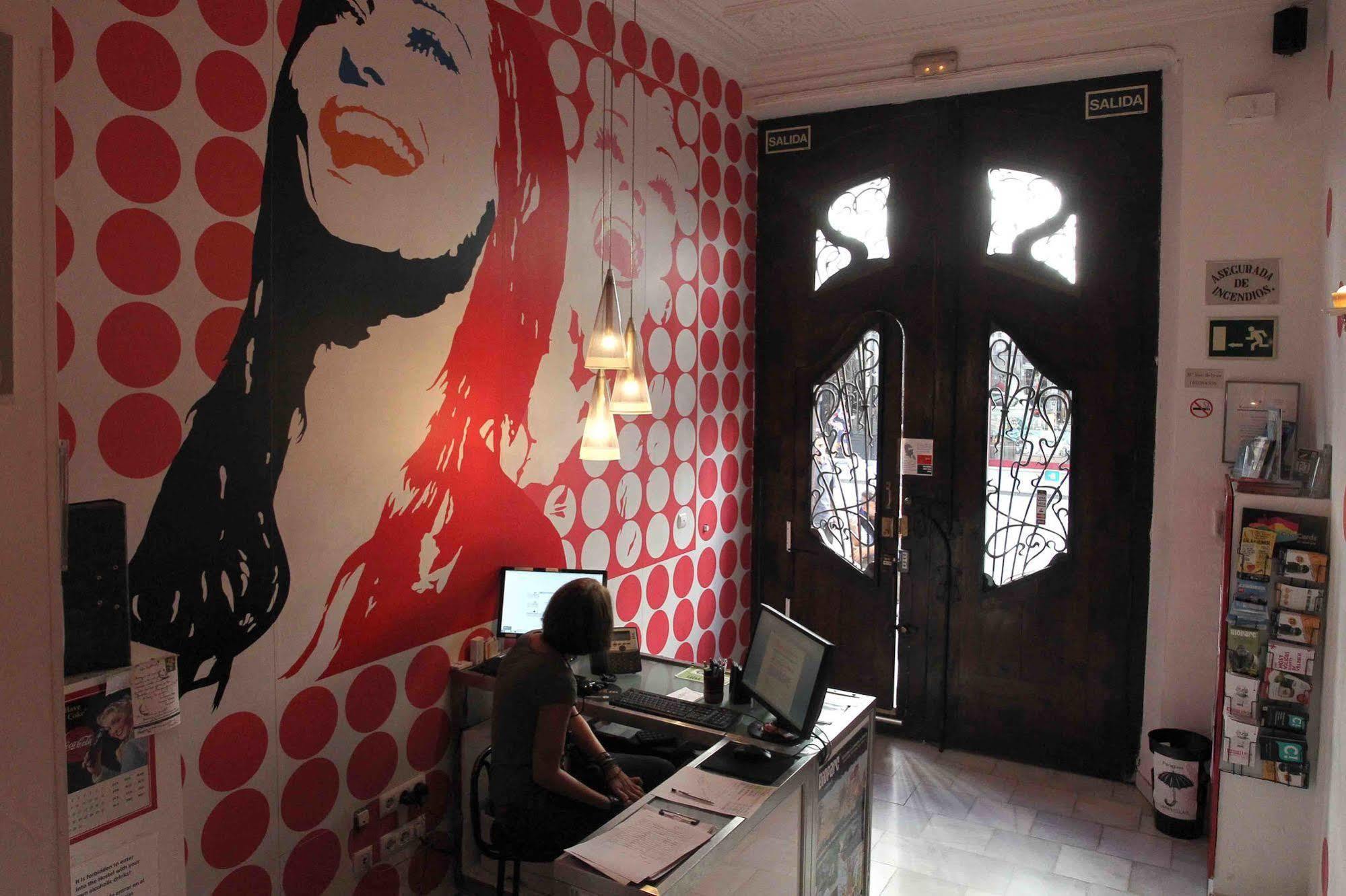 Red Nest Hostel Valensiya Dış mekan fotoğraf