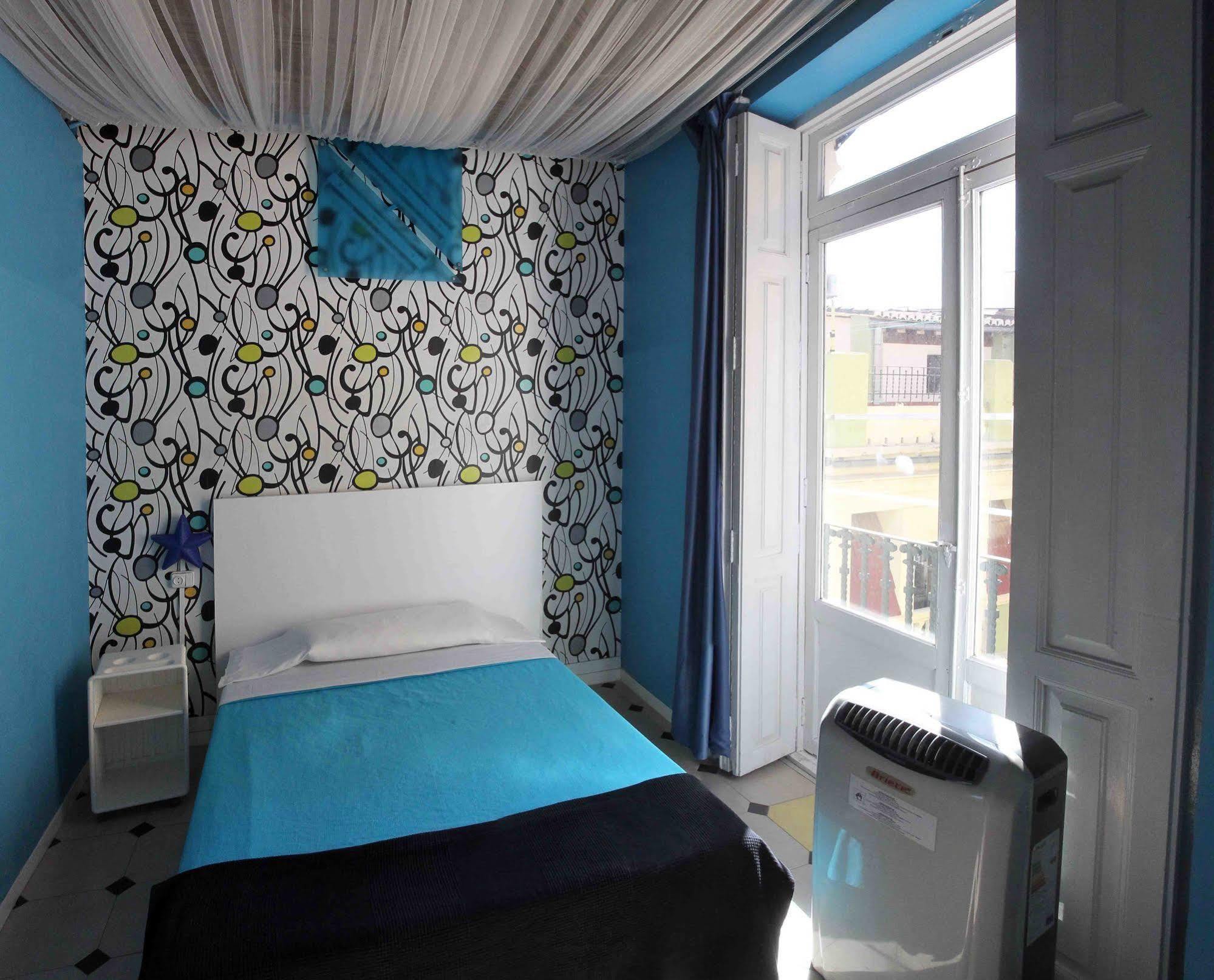 Red Nest Hostel Valensiya Dış mekan fotoğraf