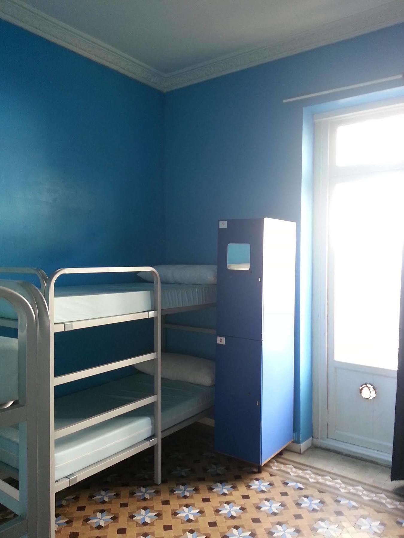 Red Nest Hostel Valensiya Dış mekan fotoğraf