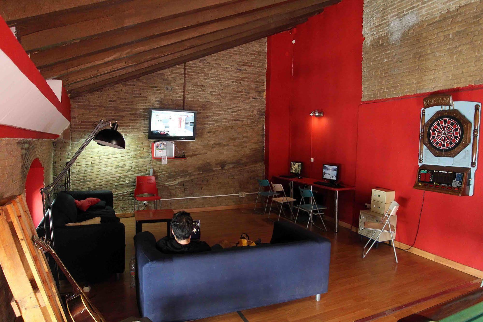 Red Nest Hostel Valensiya Dış mekan fotoğraf