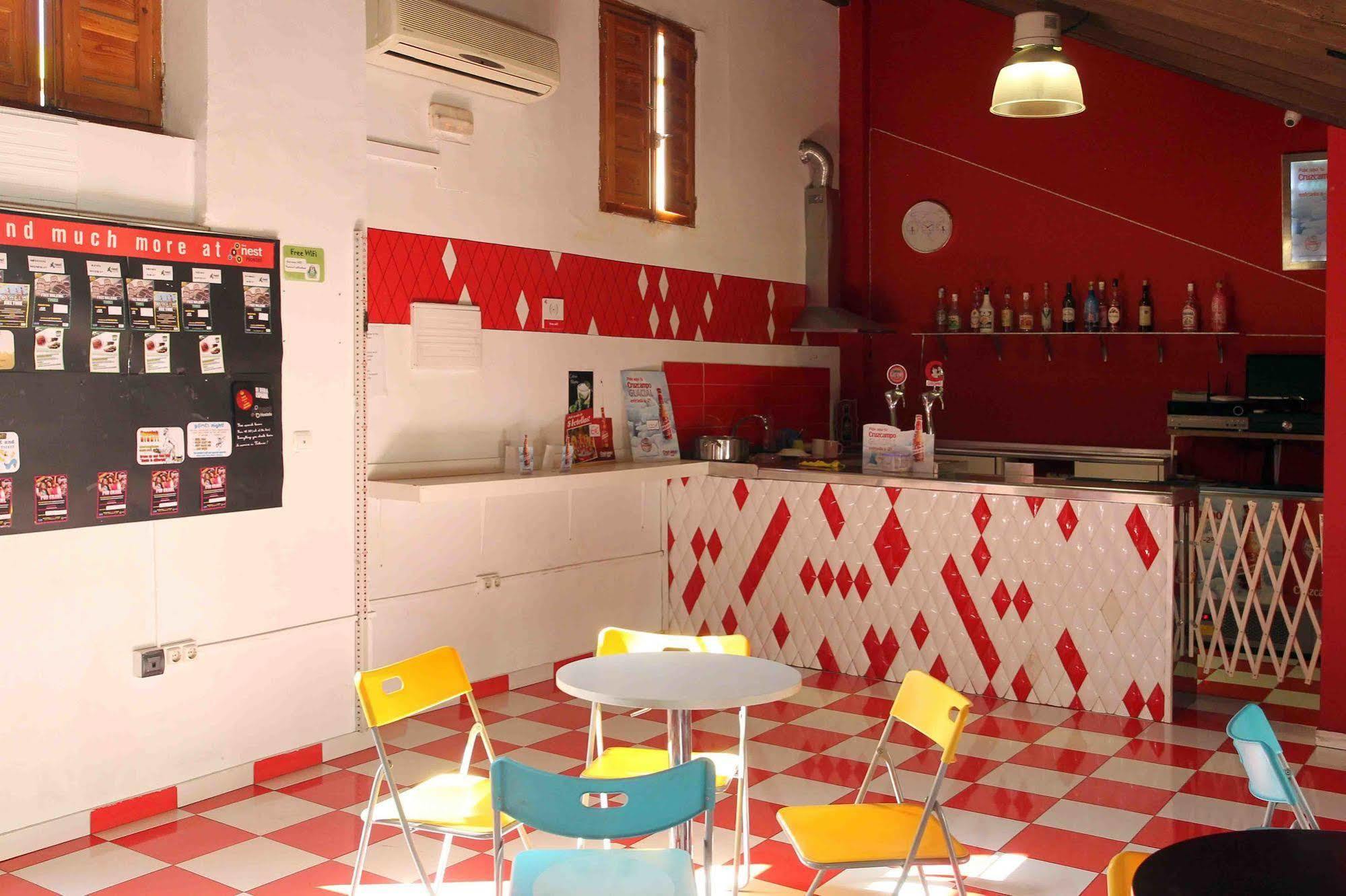 Red Nest Hostel Valensiya Dış mekan fotoğraf