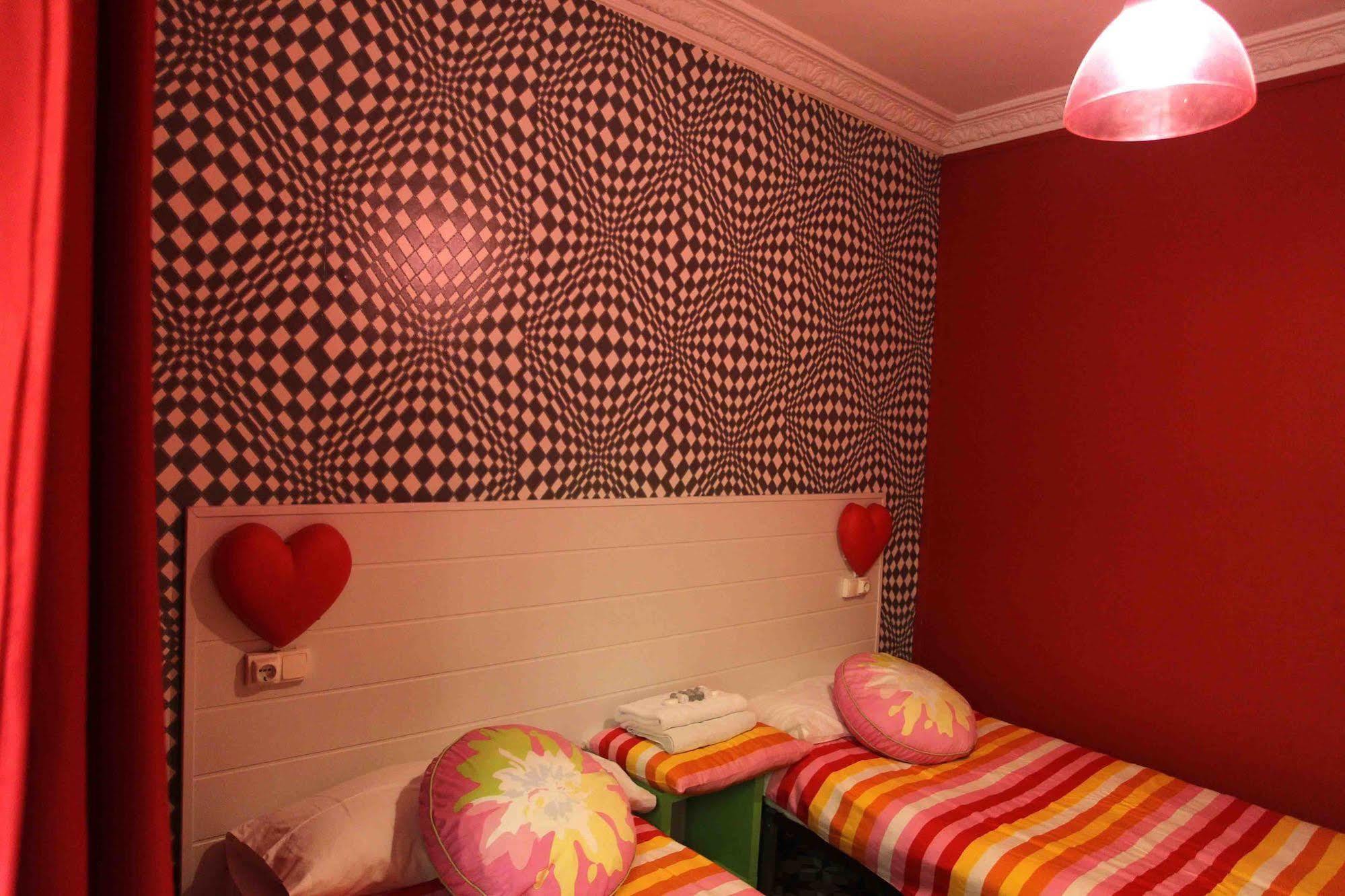 Red Nest Hostel Valensiya Dış mekan fotoğraf