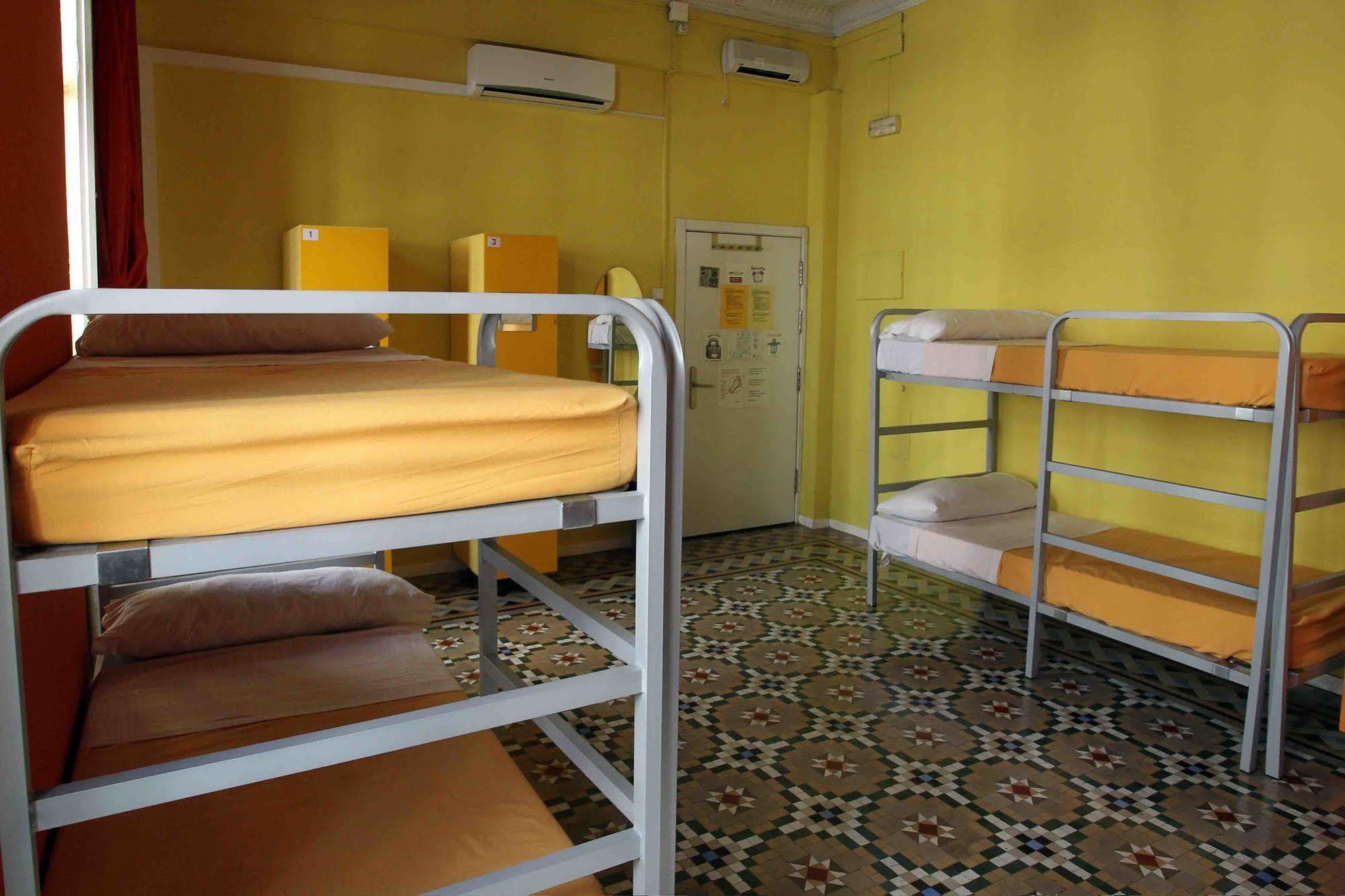 Red Nest Hostel Valensiya Dış mekan fotoğraf