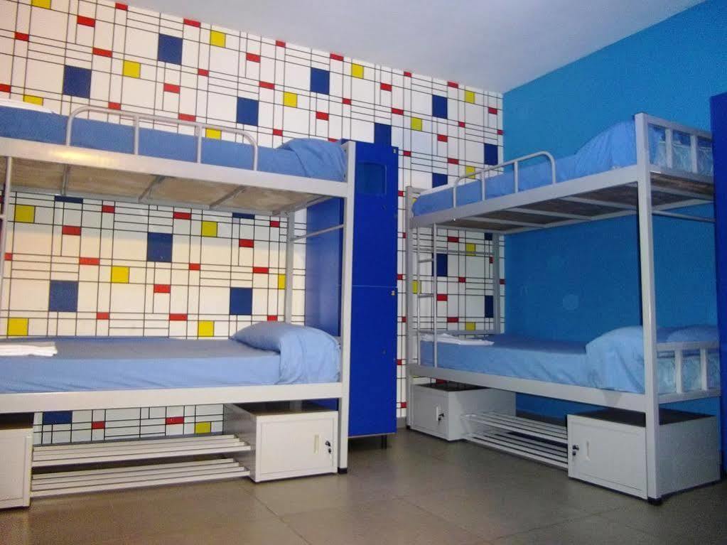 Red Nest Hostel Valensiya Dış mekan fotoğraf
