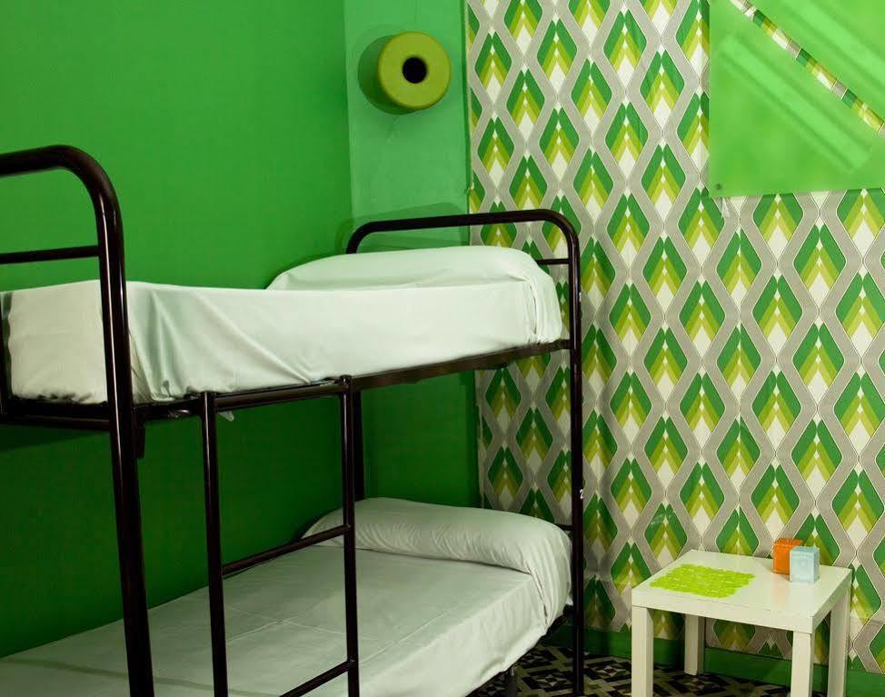 Red Nest Hostel Valensiya Dış mekan fotoğraf